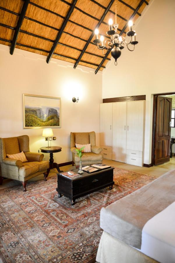 Ursula'S Homestead Victoria Falls Esterno foto