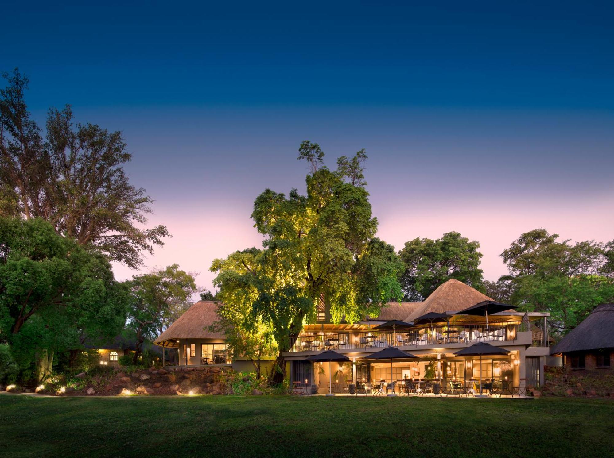 Ursula'S Homestead Victoria Falls Esterno foto